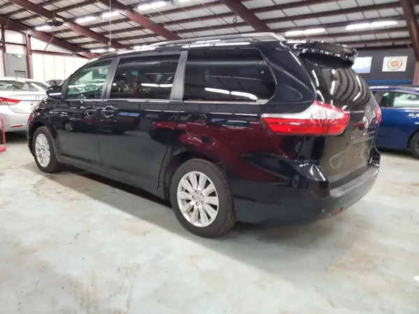 5TDJZ3DC2HS171034 2017 TOYOTA SIENNA - Image 2