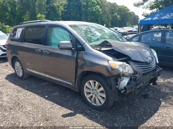 5TDJZ3DC2HS171132 2017 TOYOTA SIENNA - Image 1