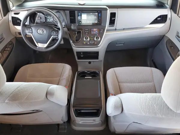 5TDJZ3DC2HS184057 2017 TOYOTA SIENNA - Image 8