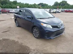 5TDJZ3DC2JS189135 2018 TOYOTA SIENNA