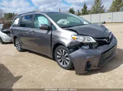5TDJZ3DC2JS190396 2018 TOYOTA SIENNA