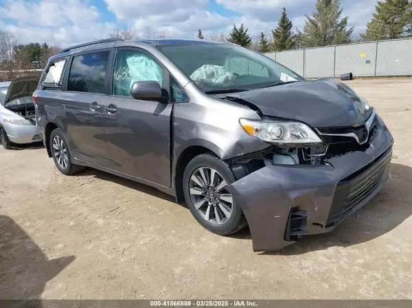 5TDJZ3DC2JS190396 2018 TOYOTA SIENNA - Image 1