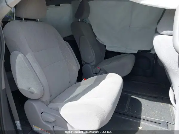 5TDJZ3DC2JS190396 2018 TOYOTA SIENNA - Image 8