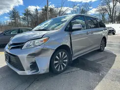 5TDJZ3DC2JS195145 2018 TOYOTA SIENNA