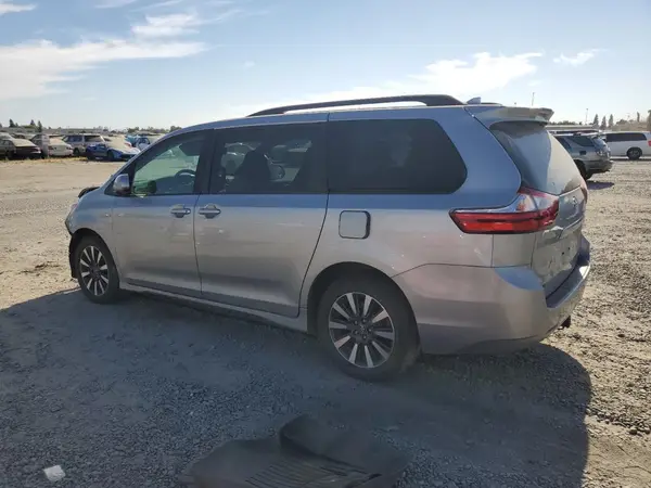 5TDJZ3DC2JS198482 2018 TOYOTA SIENNA - Image 2