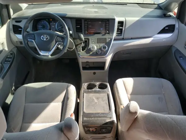 5TDJZ3DC2JS198482 2018 TOYOTA SIENNA - Image 8