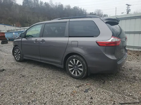 5TDJZ3DC2JS198580 2018 TOYOTA SIENNA - Image 2