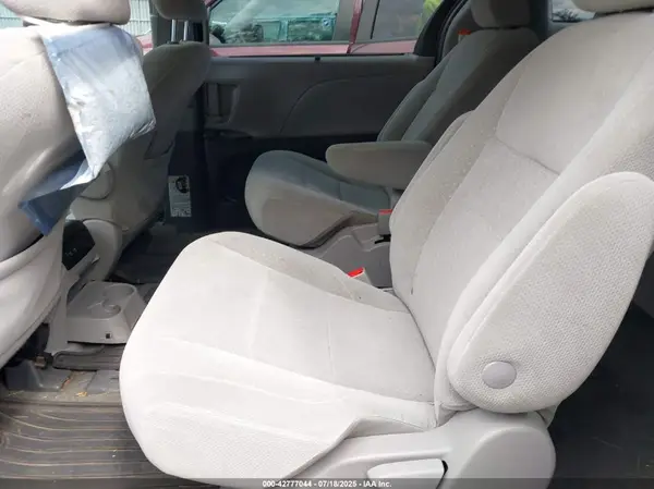 5TDJZ3DC2JS201512 2018 TOYOTA SIENNA - Image 8