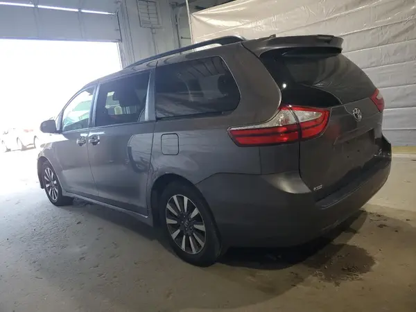 5TDJZ3DC2KS212396 2019 TOYOTA SIENNA - Image 2