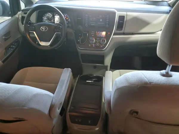 5TDJZ3DC2KS212396 2019 TOYOTA SIENNA - Image 8