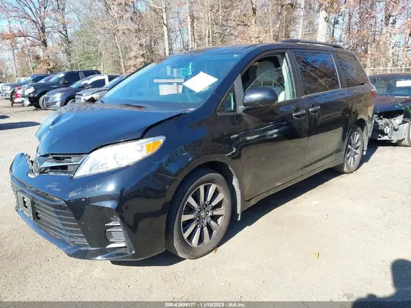 5TDJZ3DC2KS221373 2019 TOYOTA SIENNA - Image 2