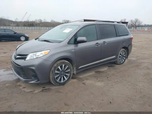 5TDJZ3DC2LS237705 2020 TOYOTA SIENNA - Image 2