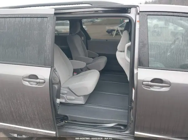 5TDJZ3DC2LS237705 2020 TOYOTA SIENNA - Image 8