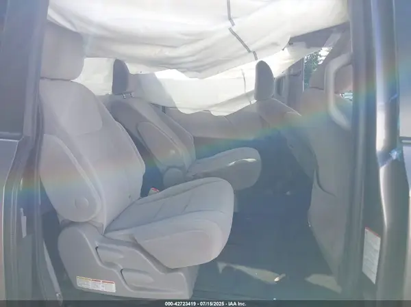 5TDJZ3DC3HS150015 2017 TOYOTA SIENNA - Image 8
