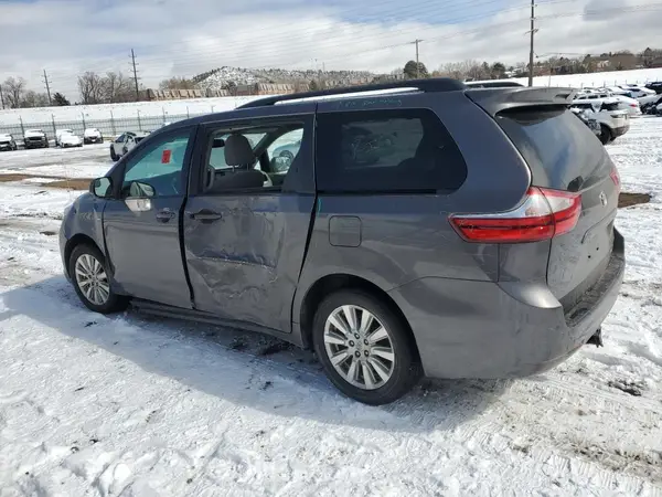 5TDJZ3DC3HS155344 2017 TOYOTA SIENNA - Image 2