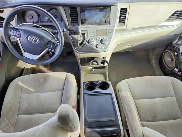 5TDJZ3DC3HS158888 2017 TOYOTA SIENNA - Image 8