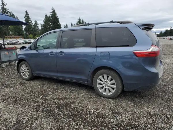 5TDJZ3DC3HS158910 2017 TOYOTA SIENNA - Image 2