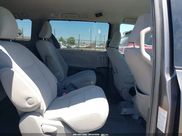 5TDJZ3DC3HS164836 2017 TOYOTA SIENNA - Image 8