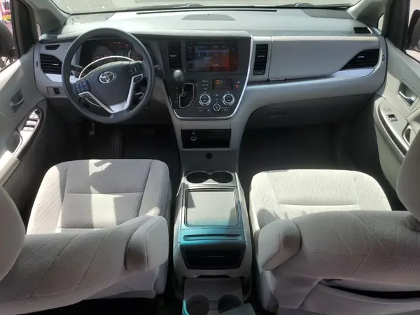 5TDJZ3DC3HS166294 2017 TOYOTA SIENNA - Image 8
