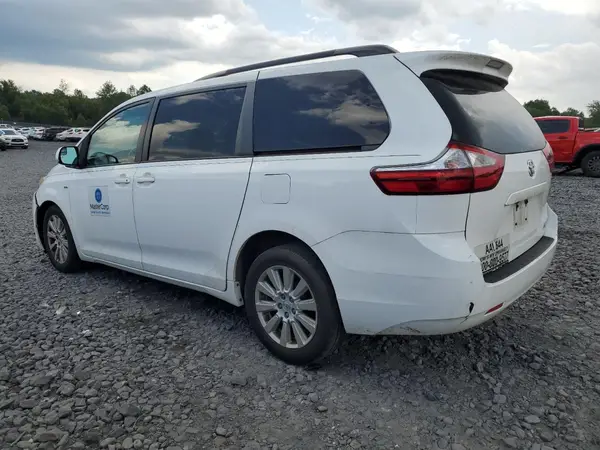 5TDJZ3DC3HS171060 2017 TOYOTA SIENNA - Image 2
