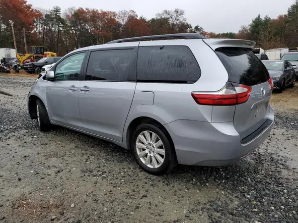 5TDJZ3DC3HS177344 2017 TOYOTA SIENNA - Image 2