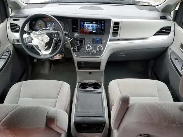5TDJZ3DC3HS177344 2017 TOYOTA SIENNA - Image 8