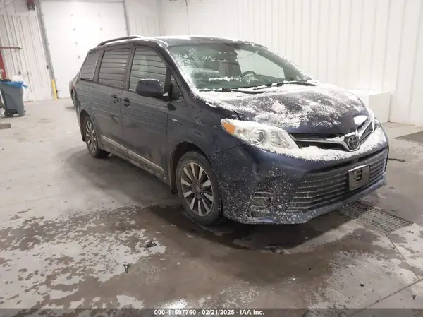5TDJZ3DC3JS206783 2018 TOYOTA SIENNA - Image 1