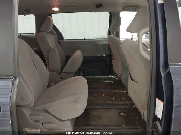 5TDJZ3DC3JS206783 2018 TOYOTA SIENNA - Image 8