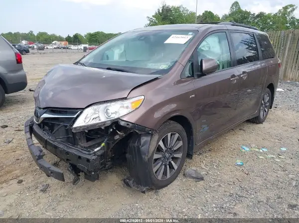 5TDJZ3DC3KS219602 2019 TOYOTA SIENNA - Image 2
