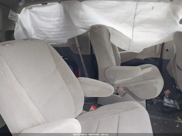 5TDJZ3DC3KS219602 2019 TOYOTA SIENNA - Image 8