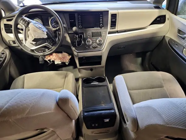 5TDJZ3DC3KS220913 2019 TOYOTA SIENNA - Image 8