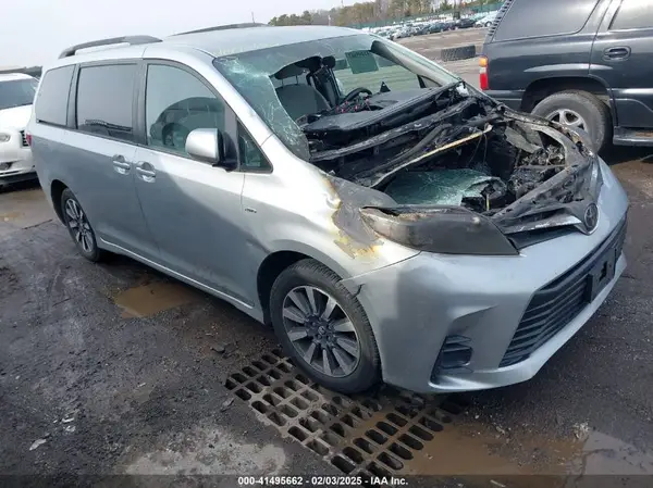5TDJZ3DC3KS226551 2019 TOYOTA SIENNA - Image 1
