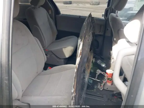 5TDJZ3DC3KS226551 2019 TOYOTA SIENNA - Image 8