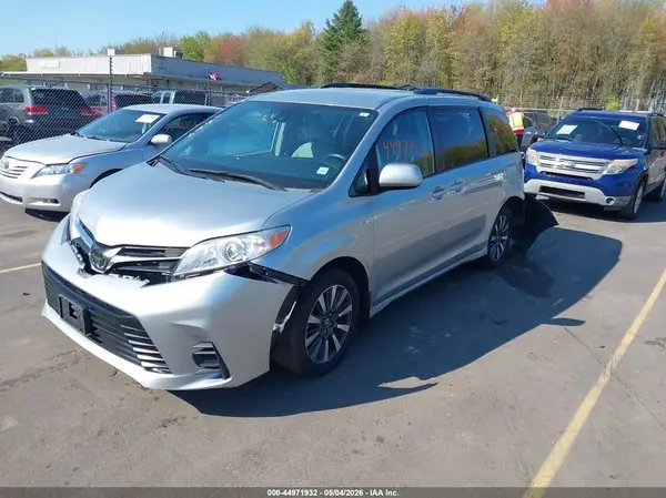 5TDJZ3DC3LS233775 2020 TOYOTA SIENNA - Image 2