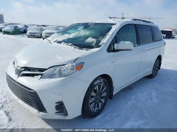 5TDJZ3DC3LS238670 2020 TOYOTA SIENNA - Image 2