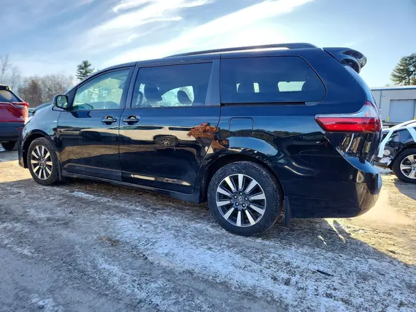 5TDJZ3DC3LS239463 2020 TOYOTA SIENNA - Image 2