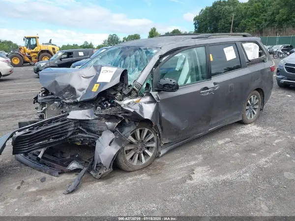 5TDJZ3DC3LS240614 2020 TOYOTA SIENNA - Image 2