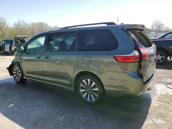 5TDJZ3DC3LS240743 2020 TOYOTA SIENNA - Image 2