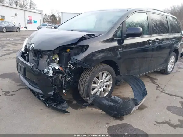 5TDJZ3DC4HS147639 2017 TOYOTA SIENNA - Image 2