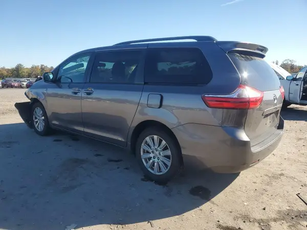 5TDJZ3DC4HS149231 2017 TOYOTA SIENNA - Image 2