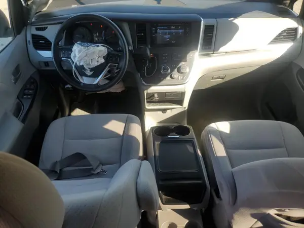5TDJZ3DC4HS149231 2017 TOYOTA SIENNA - Image 8