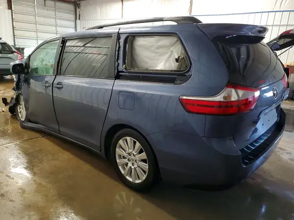 5TDJZ3DC4HS153439 2017 TOYOTA SIENNA - Image 2