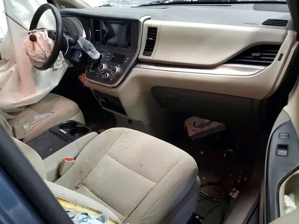 5TDJZ3DC4HS153439 2017 TOYOTA SIENNA - Image 8
