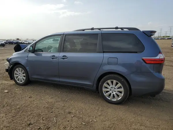5TDJZ3DC4HS156311 2017 TOYOTA SIENNA - Image 2