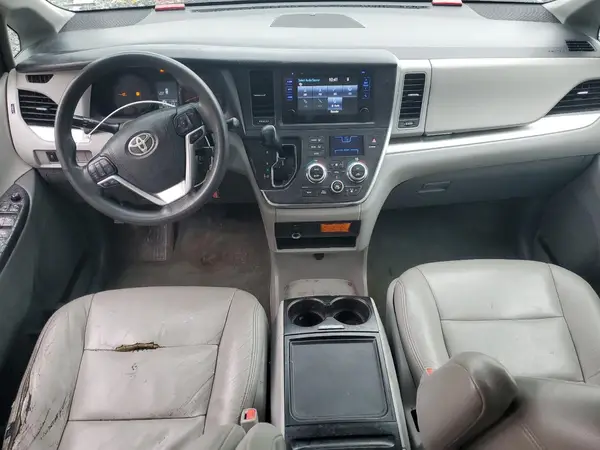5TDJZ3DC4HS166711 2017 TOYOTA SIENNA - Image 8