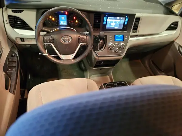 5TDJZ3DC4HS175053 2017 TOYOTA SIENNA - Image 8