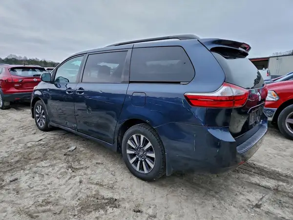 5TDJZ3DC4JS188911 2018 TOYOTA SIENNA - Image 2