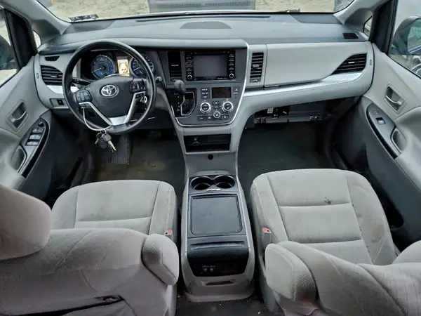 5TDJZ3DC4JS188911 2018 TOYOTA SIENNA - Image 8