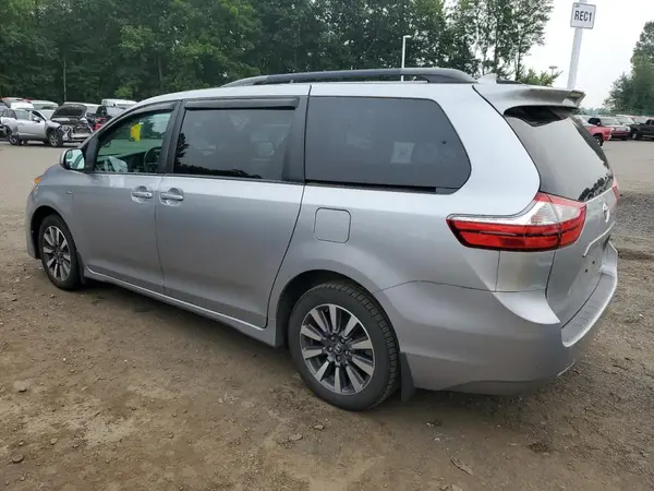 5TDJZ3DC4JS189007 2018 TOYOTA SIENNA - Image 2