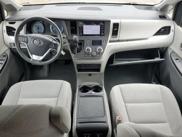 5TDJZ3DC4JS189007 2018 TOYOTA SIENNA - Image 8